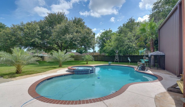 Pool & Covered Patio! Galveston County Getaway