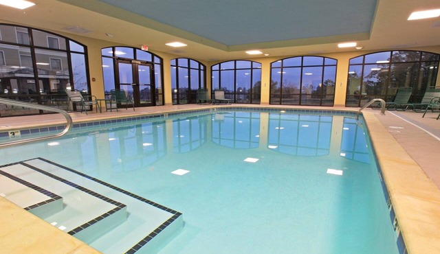 Pool. Free Breakfast. Gym. Near National Park Medical Center.
