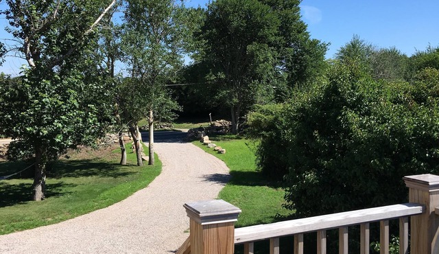 Private 2BR Peach Cottage. Easy walk to Old Harbor!
