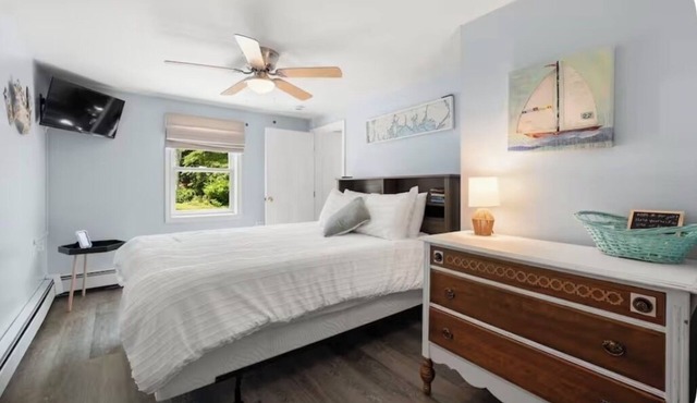 Private Apt 1 mile from Downtown Westerly. Short drive to Mystic & Casinos