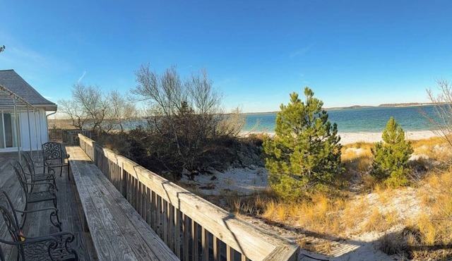 Private beachfront escape on Coffins Beach w/amazing views & private beach