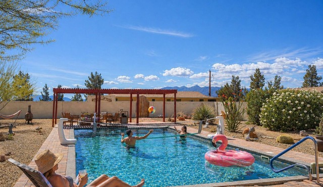 Private POOL Cottage Games Grill Fire Pit Mtn Views 1hr to Death Valley & Vegas