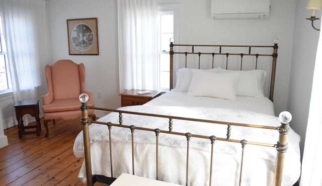 Private Room E at Dragonfly Inn