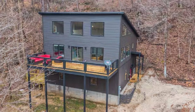 Private RRG Retreat w/Hot Tub & Game Room