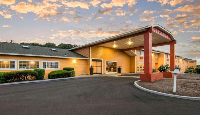 Quality Inn & Suites Albany Corvallis