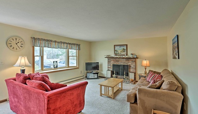Quiet Brewster House w/Deck, Mins to Bay Beaches!