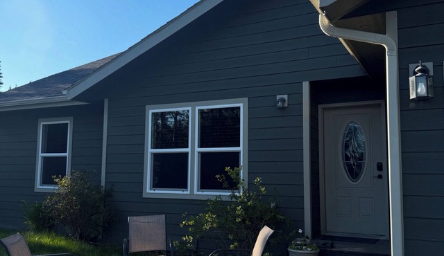 Quiet, Clean, Convenient 4BR No Chores or Fees!