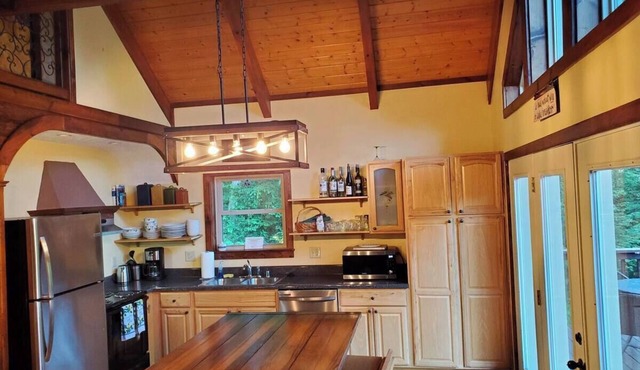 Red River Gorge Cabin: Hot Tub, Fire Pit & Views