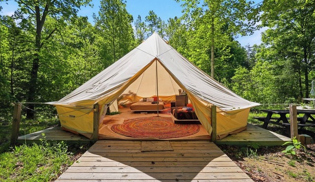 Red River Gorge Cozy Glamping Tent for 4 AC, Fire Pit & Hot Tub