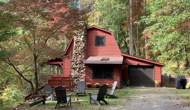 Red Stone Retreat-10 Min to Asheville, Game Room, Firepit, Quiet and Secluded
