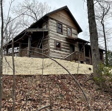 Redesign Wooden Cabin with Jacuzzi and Front Porch in North Carolina