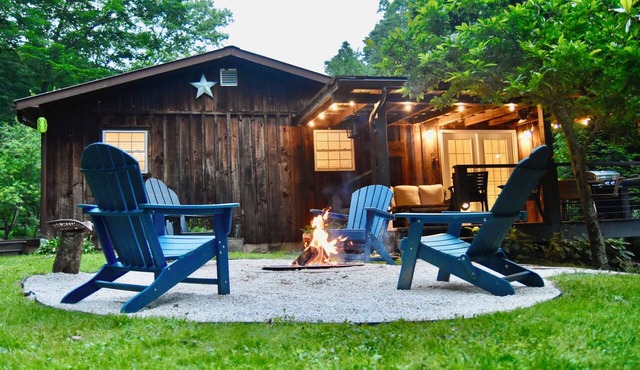 Relax in a Private Forest Escape with Hot Tub, Dogs Welcome