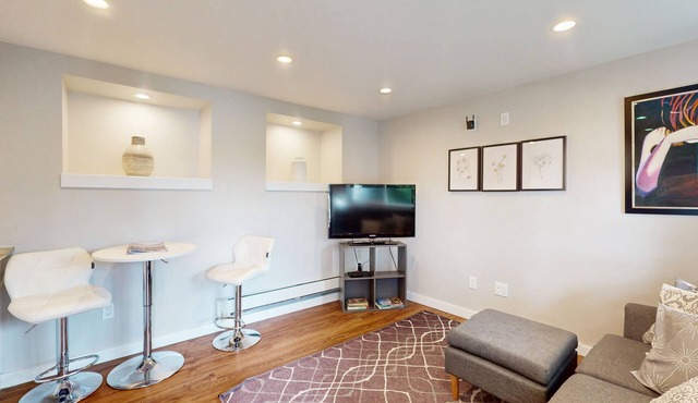 Renovated Queen Anne Escape | Smart TV, Parking, Patio & Walkable Locale