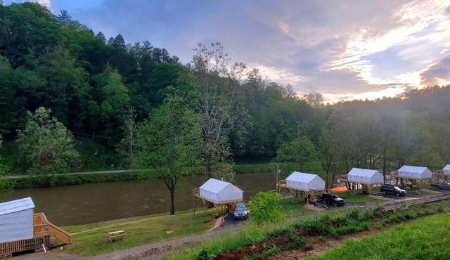 River Front Glamping- Rusty's Roost River Camp- Black Bear Tent
