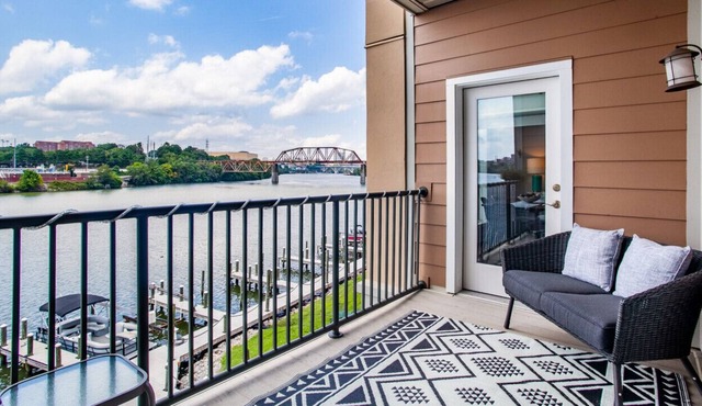 Riverside Condo - Downtown & River Views/Access!