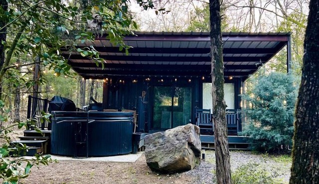 Romantic Container with Jacuzzi Great for a Couples Retreat in Texas