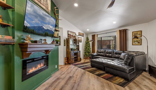 Round Rock | 3BR/2BA | Spend Spring in Flagstaff!