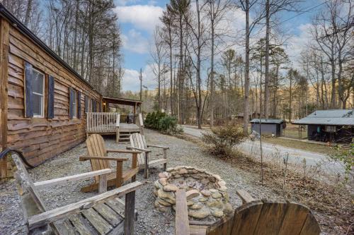 Rural Outdoor Oasis! Edgemont Cabin w/Fire Pit