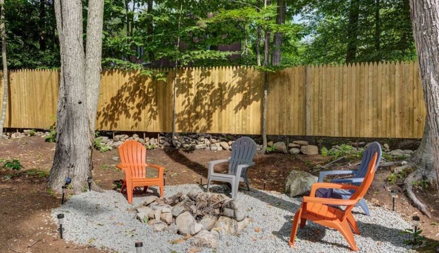 Rustic Pet Friendly Cottage w/Private Beach Access