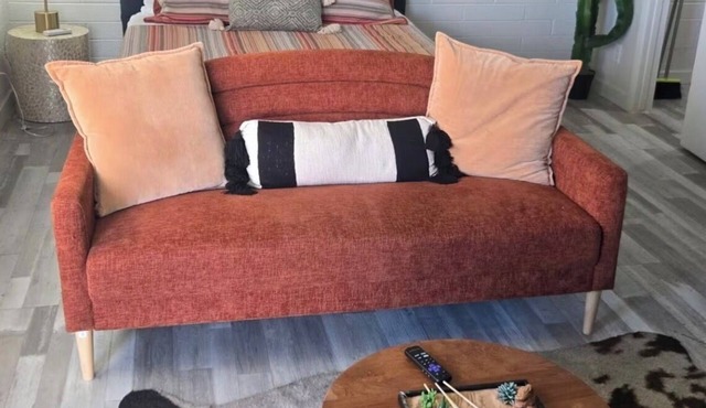 Rustic root retreat. Charming studio in Tempe! Walking distance to town/shopping