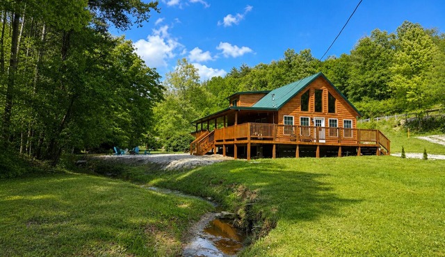 S'more Adventure - NEW! Red River Gorge Creekside Cabin 2 Bedroom with Hot Tub