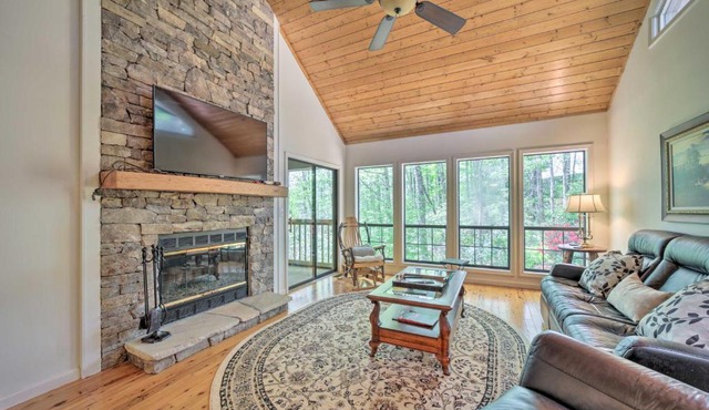 Scenic Sapphire Condo w/Deck + Gas Grill!