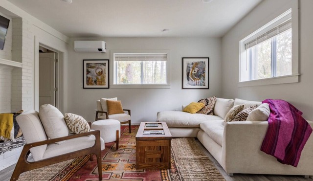 Secluded Suite Close to Downtown