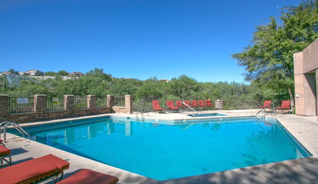 Second Floor Spacious 2 bedrm/1 bath with Fantastic Mountain Views