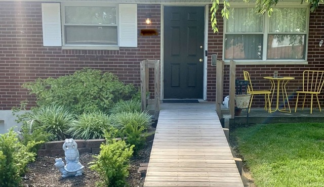 Single Family Home 4 Bed 1.5 Bath Bridgetown Cincy OH Beautiful back yard!