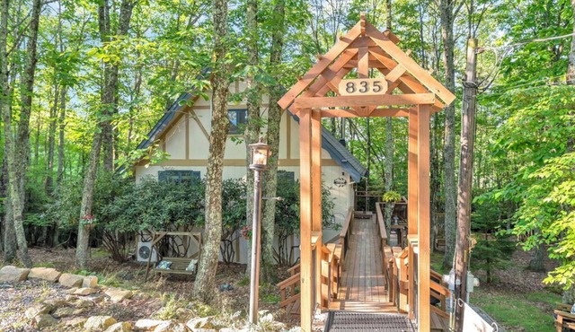 Ski Chalet at Beech Mountain with Hot Tub