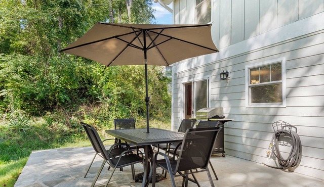 Sleeps 20, Entire Duplex | Private Patio | 6 Minutes to Downtown Asheville