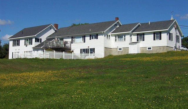 Spacious 10-Bedroom Cushing Homestead - Perfect for Family Gatherings