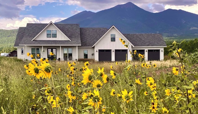 Spacious 4-bedroom house. Super quiet. close to snowbowl. Hour from Grand Canyon
