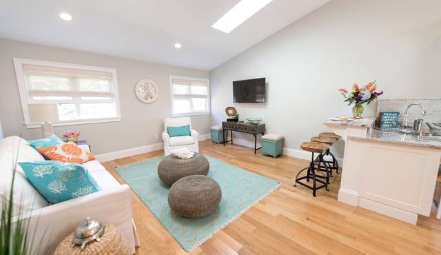 Spacious and Updated 2 Bedroom Condo in the Heart of Newport