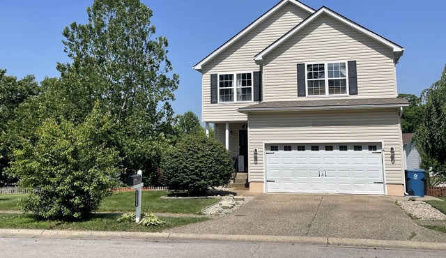 Spacious Bluegrass home with open floor plan and outdoor fire pit!