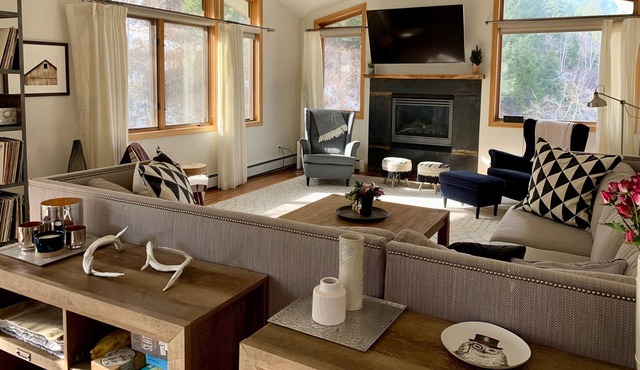 Spacious, Bright Penthouse Condo Mins to Vail & BC-great for families & couples