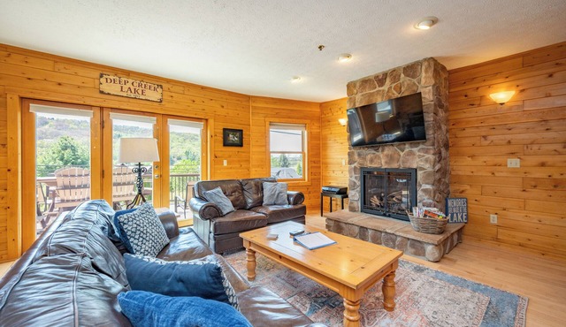 Spacious Lake Villa w/Woodsy Charm