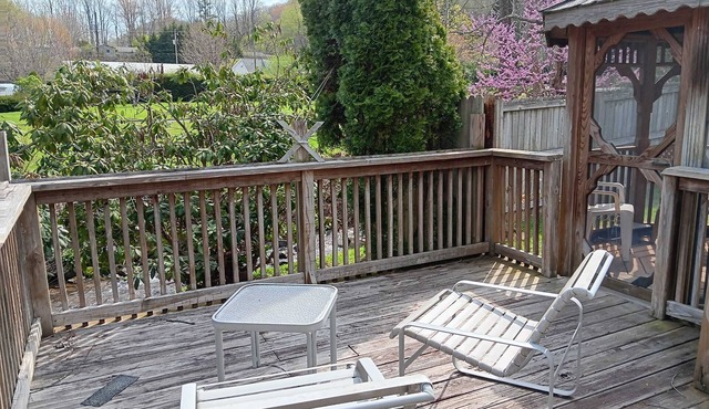 SparbucK Ranch Sits on the creek in the perfect close to town area
