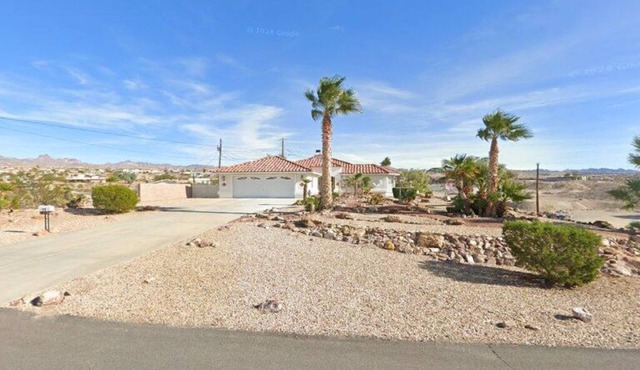 Spectacular View Home minutes from Casinos and Colorado River