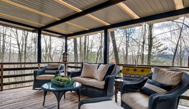Stag's Pass, 3 BR/ 2 baths of mountain chic within 2 miles of Main Street