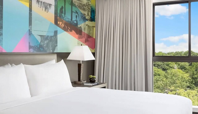 Standard 2 Queens Room at Studio Allston Hotel