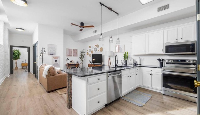 Stay in heart of Johnson City * Urban Loft *