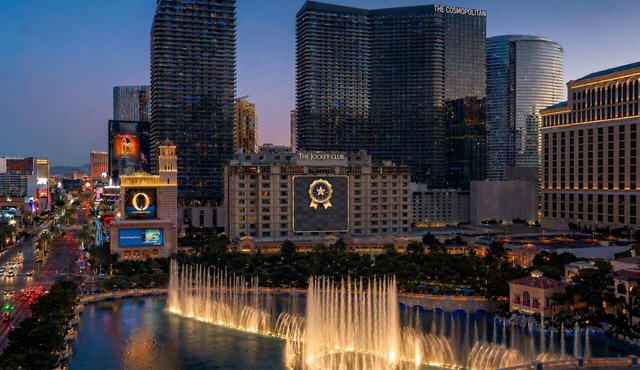Stay Together Suites - Spacious Penthouse, Sleeps 16, Center Strip - Jockey Club
