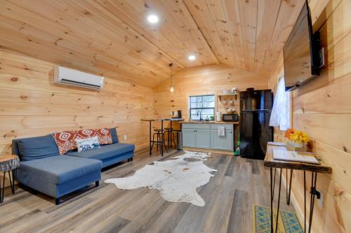 Stout Cabin w/Fire Pit: 1 Mi to Ohio River!
