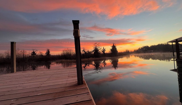Sublime Sunrise lakefront Dock, FirePit Kayak fishing Boat&boat trailer Parking