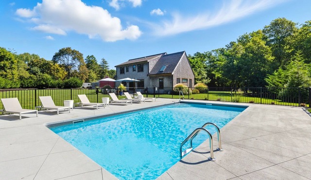Summer vacation paradise, with private heated pool, sleeping 8