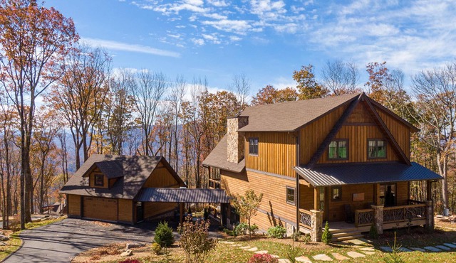 Summit Haven - Luxury home in Eagles Nest, hot tub, gameroom