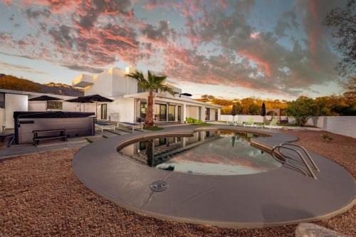 Suncrest compound