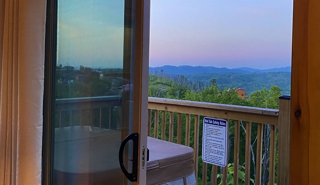 Sundancer Chalet - Majestic Views! GSMNP 2BR/2BA+Loft