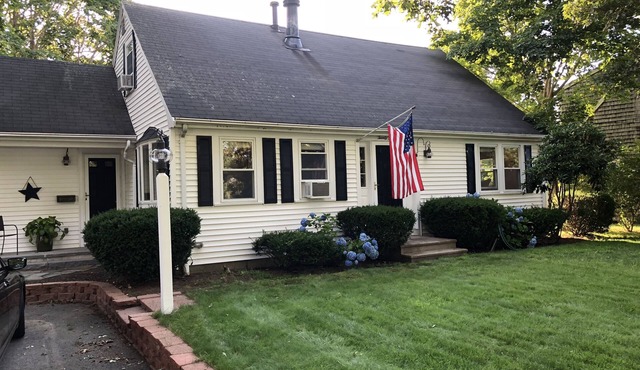Sunny Cape House in Falmouth Heights